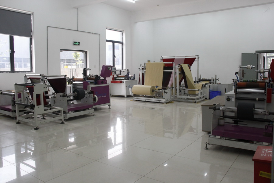 遮蔽膜覆卷车间